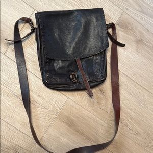 Johnny Farah Crossbody Leather Purse - Tombouctou